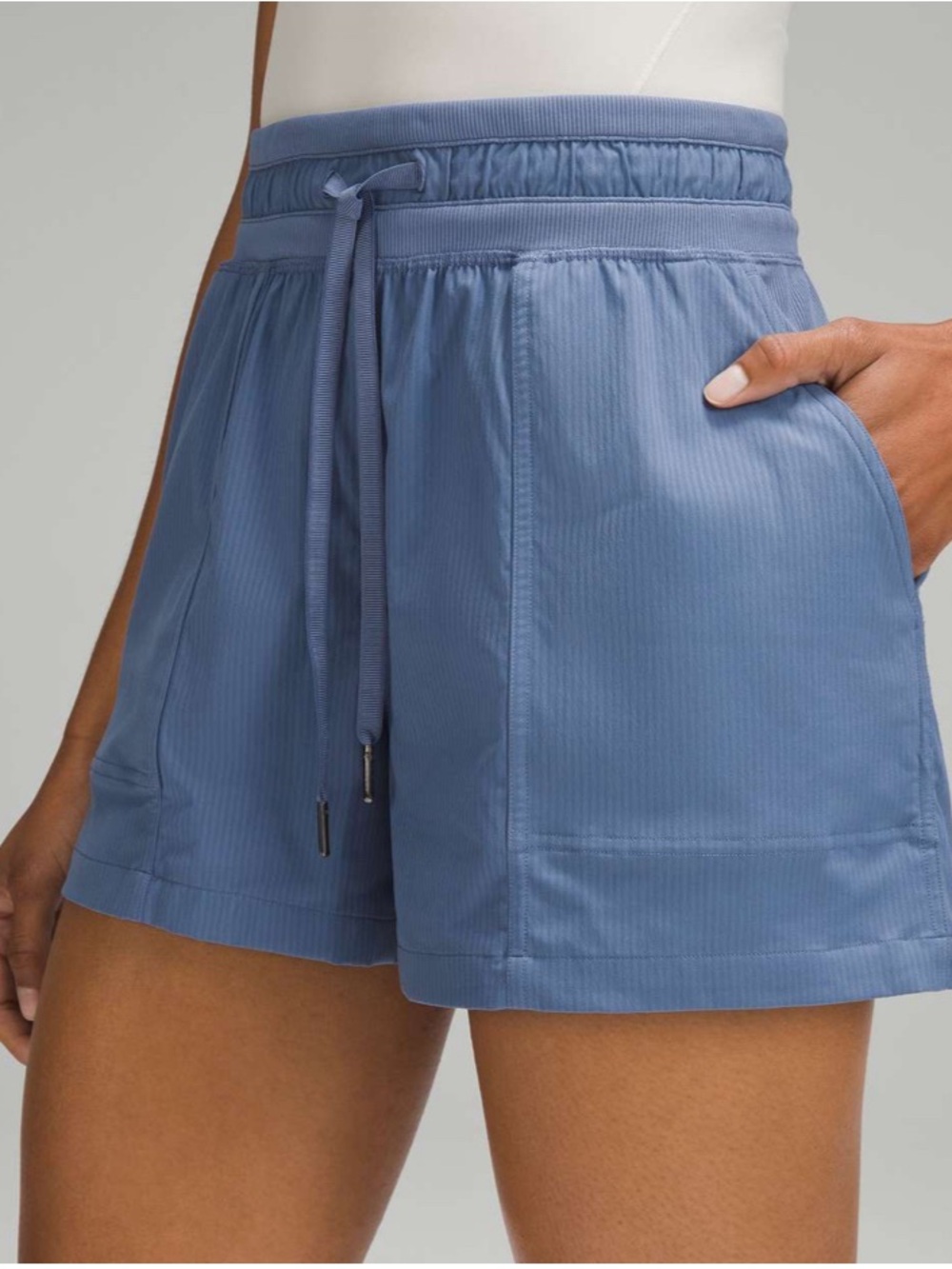 Lululemon Dance Studio High-Rise Short 3.5"
Oasis Blue size 2